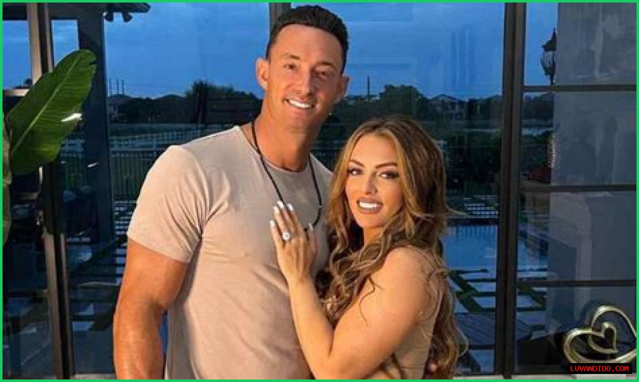 Mandy Rose WWE career, boyfriend, age, family, wedding, salary, height