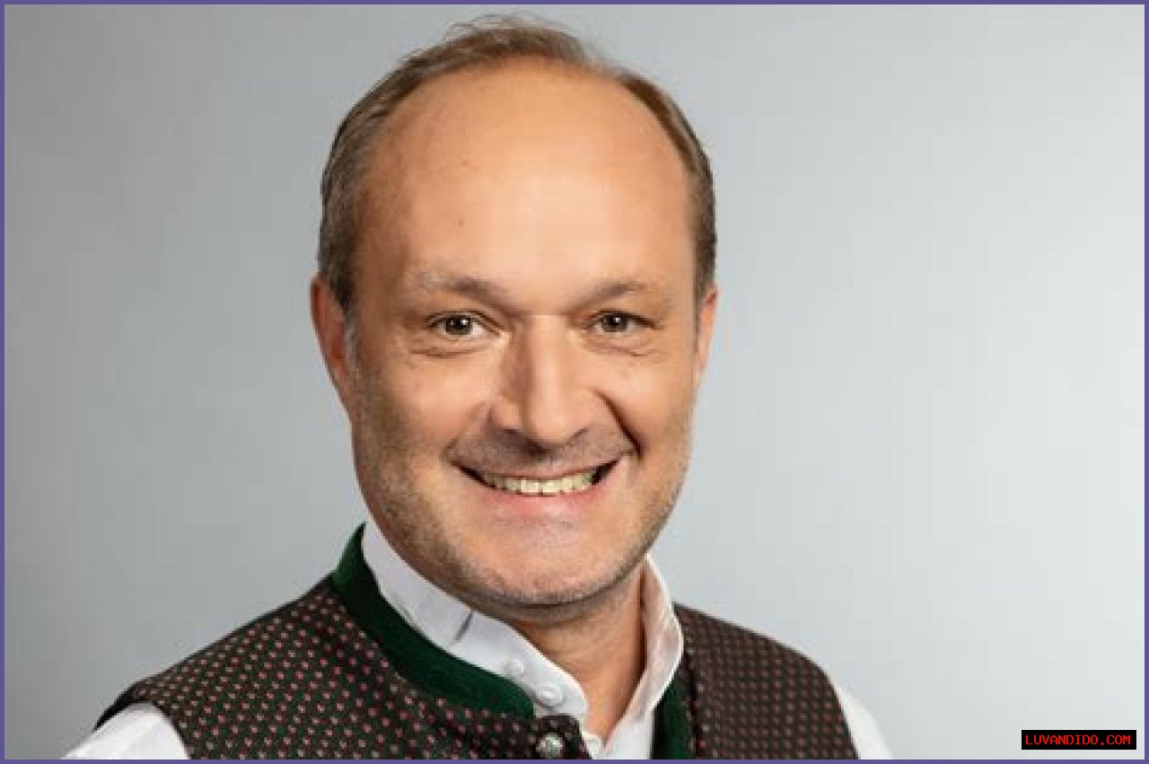 Paul Reicher: Expert In Architecture And Sustainability