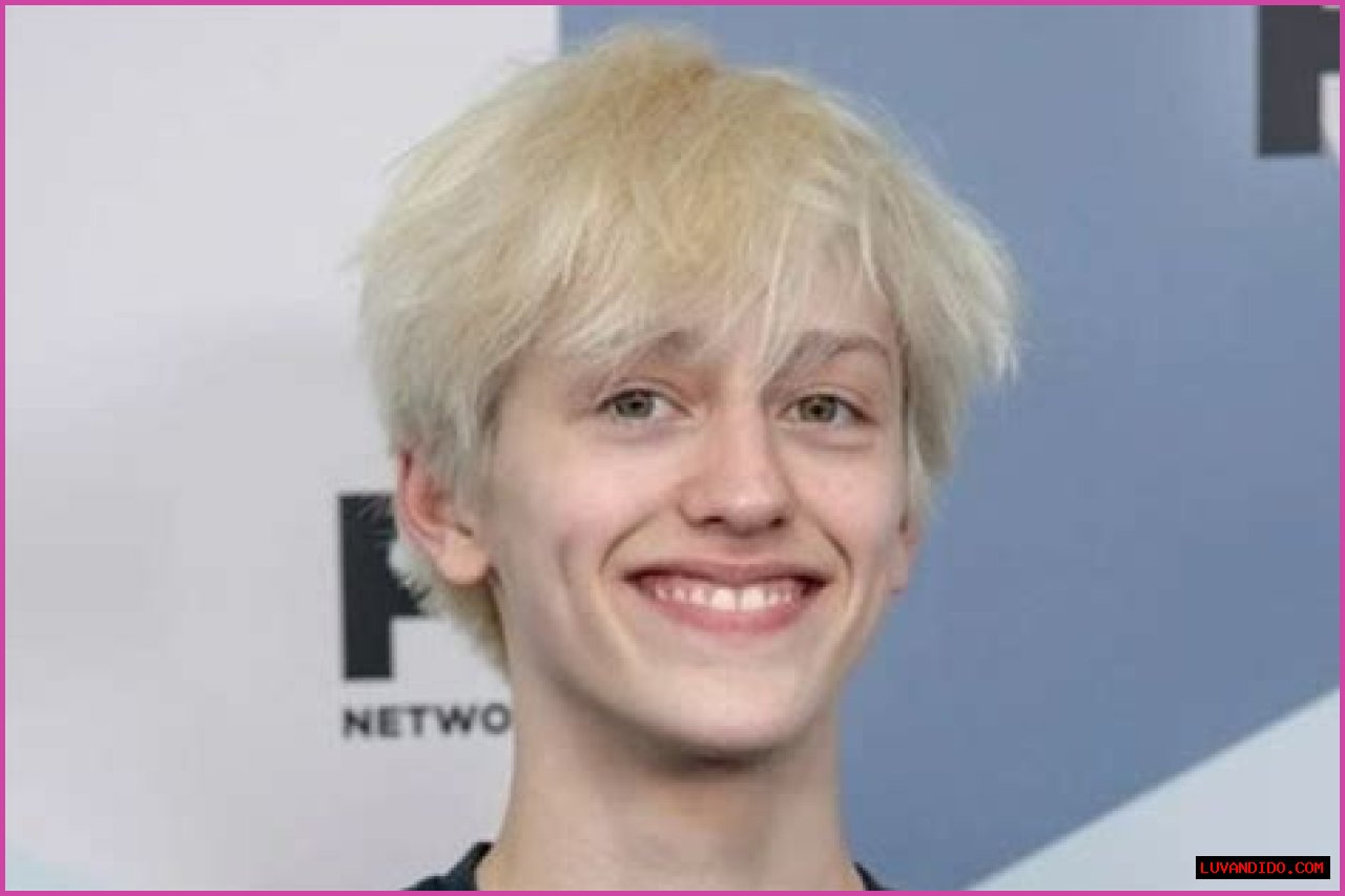 Percy Hynes White- Wiki, Height, Net Worth, Girlfriend, Career