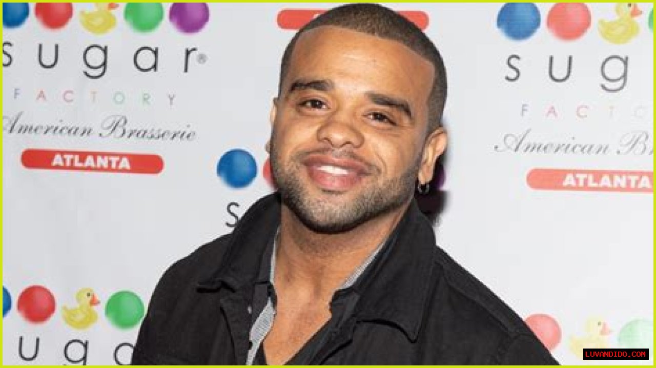 Raz B Terrifies Fans By Climbing Onto Hospital Roof
